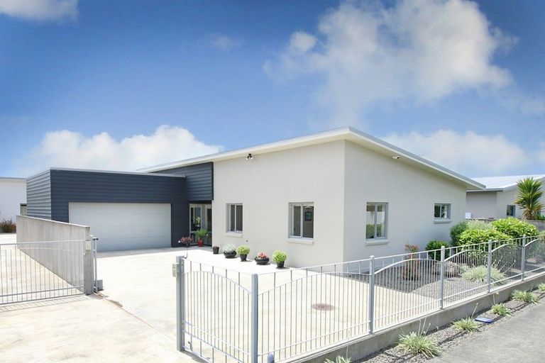 Photo of property in 23 Rosalie Terrace, Kelvin Grove, Palmerston North, 4414