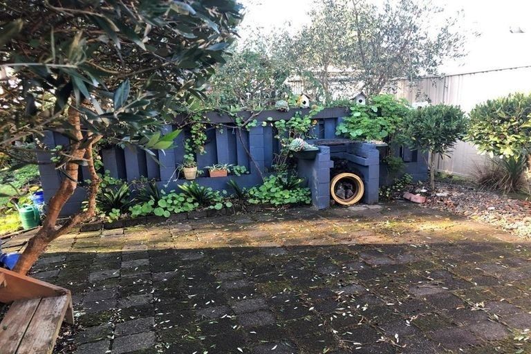 Photo of property in 2/8 Putney Place, Ranui, Auckland, 0612