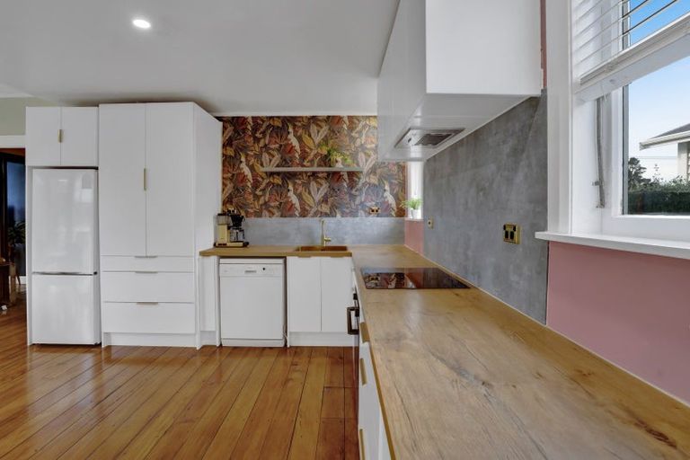 Photo of property in 24 Dunn Street, Egmont Village, 4372