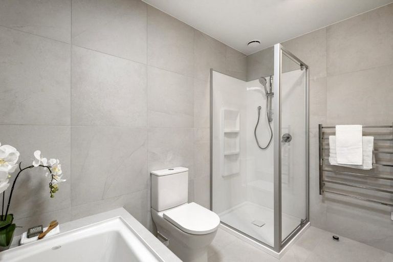 Photo of property in 32 Te Aniwaniwa Terrace, Albany, 0632