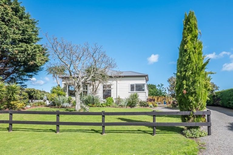 Photo of property in 131 Swamp Road, Te Horo, Otaki, 5581