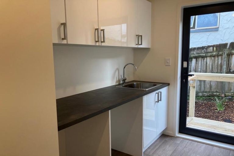 Photo of property in 548b Glenfield Road, Glenfield, Auckland, 0629