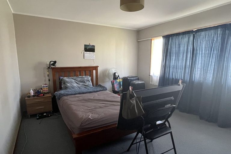 Photo of property in 2/9 Windy Ridge Road, Glenfield, Auckland, 0629