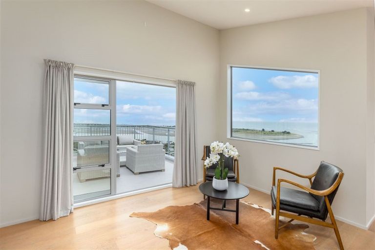 Photo of property in 16 Glendevere Terrace, Redcliffs, Christchurch, 8081