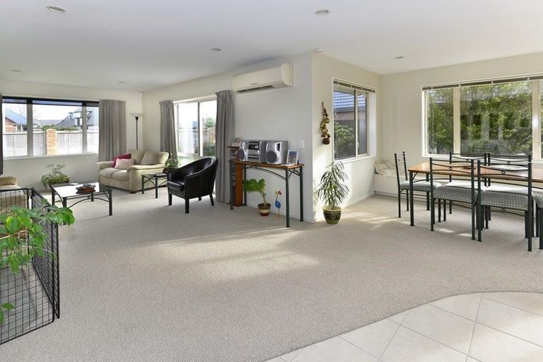 Photo of property in 27 Broadhaven Avenue, Parklands, Christchurch, 8083