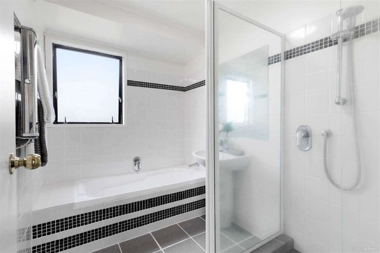 Photo of property in 24 Seon Place, Birkdale, Auckland, 0626