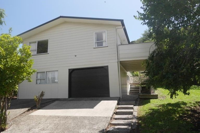 Photo of property in 25 Hartford Crescent, Totara Park, Upper Hutt, 5018