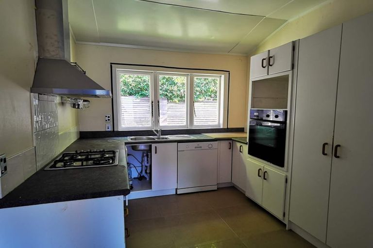 Photo of property in 16a Commodore Parry Road, Castor Bay, Auckland, 0620