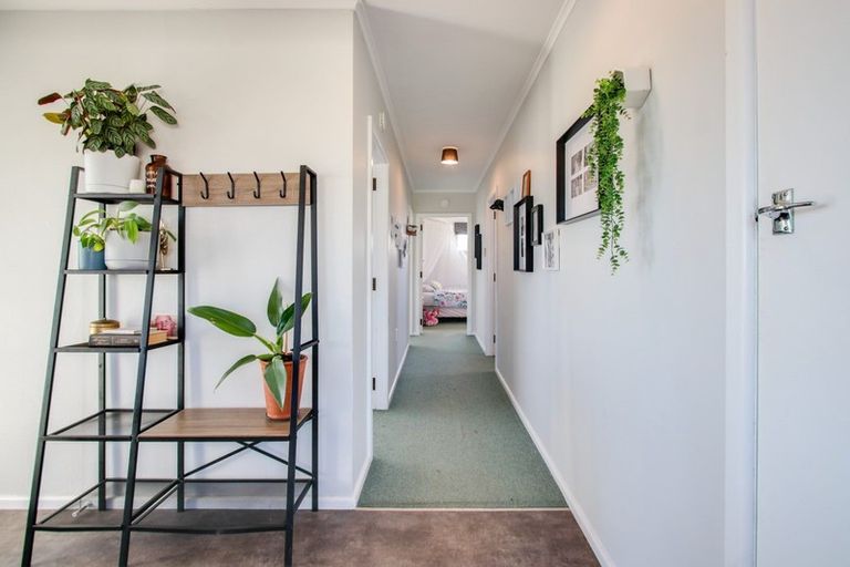 Photo of property in 89 Taradale Road, Onekawa, Napier, 4110