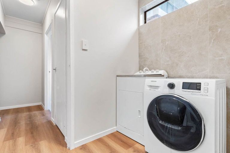 Photo of property in 4239a Great North Road, Glendene, Auckland, 0602