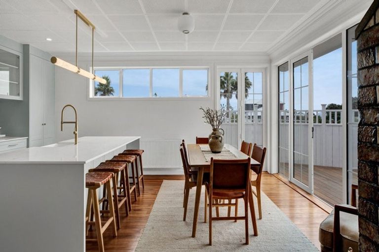 Photo of property in 19 Baring Terrace, Strandon, New Plymouth, 4312