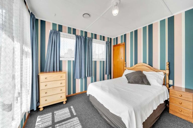 Photo of property in 24 Halsey Street, Clinton, 9534