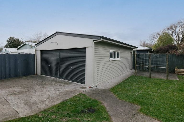 Photo of property in 25 Mokau Place, Terrace End, Palmerston North, 4410