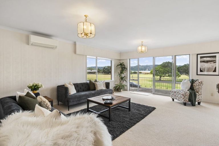 Photo of property in 91a Kiwi Esplanade, Mangere Bridge, Auckland, 2022