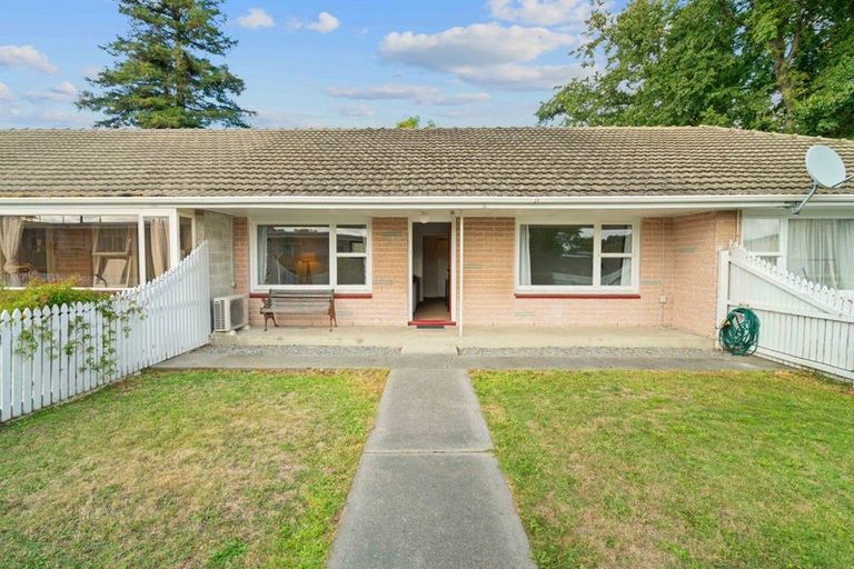 Photo of property in 2/9a Curletts Road, Sockburn, Christchurch, 8042