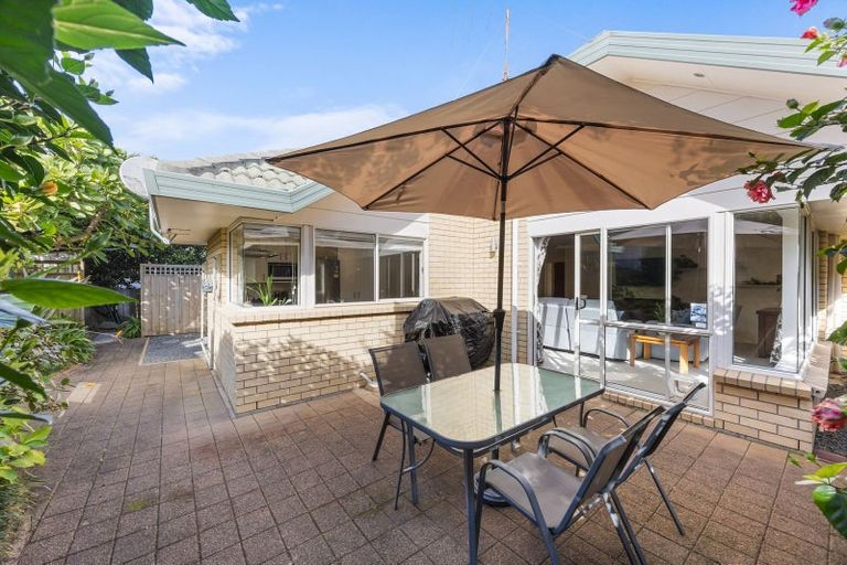 Photo of property in 2/12 Pat O'connor Place, Manurewa, Auckland, 2105
