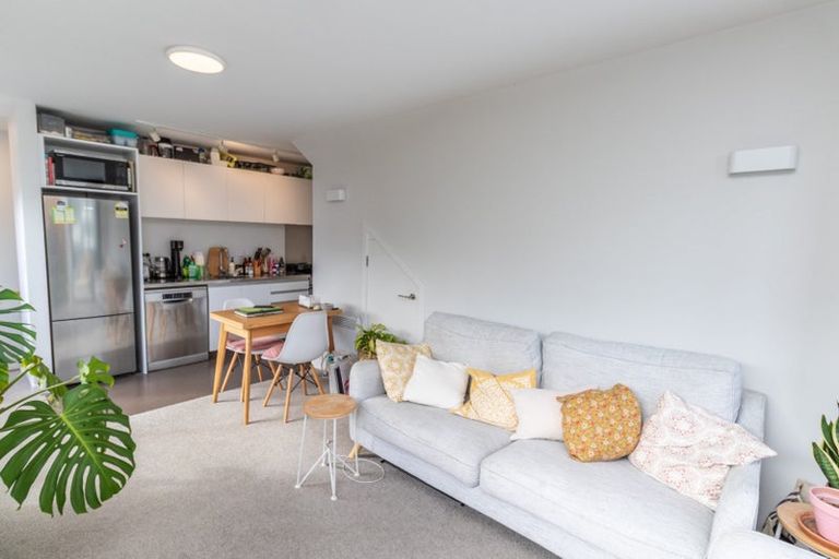 Photo of property in 2/17 Nairn Street, Mount Cook, Wellington, 6011