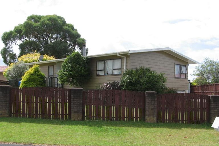 Photo of property in 7 Foyle Place, Glendene, Auckland, 0602