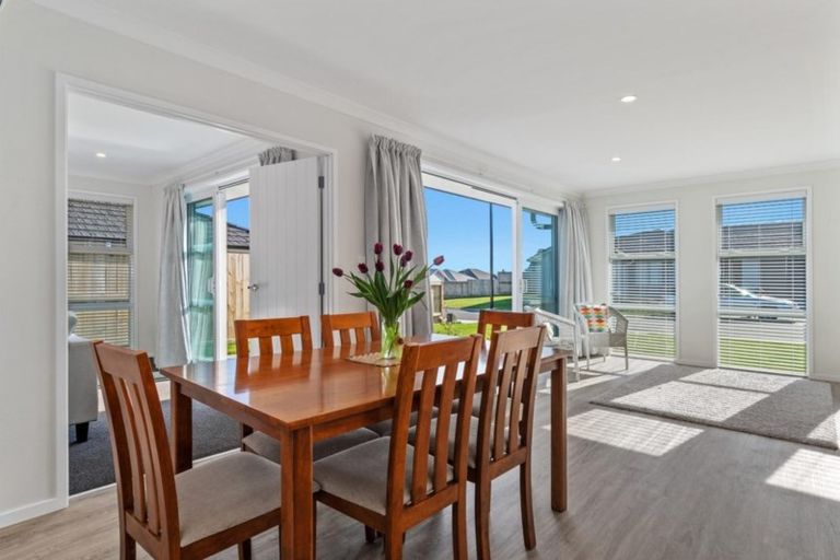 Photo of property in 77 Bert Wall Drive, Omokoroa, 3114