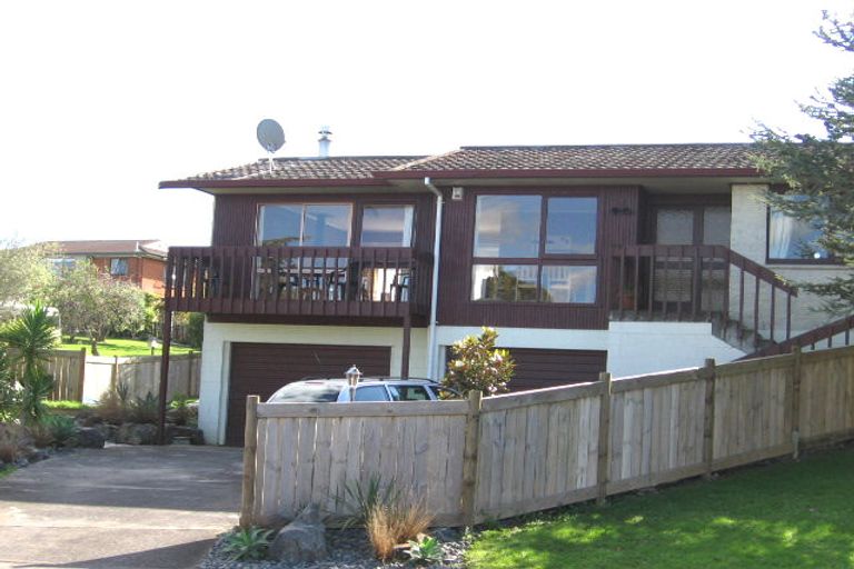 Photo of property in 16 Culver Terrace, Howick, Auckland, 2014