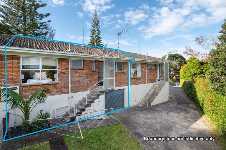 Photo of property in 2/74 Blakeborough Drive, Forrest Hill, Auckland, 0620