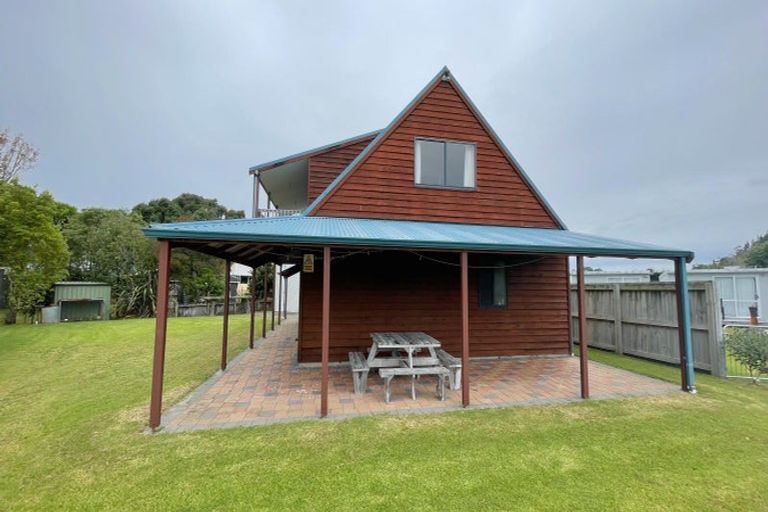 Photo of property in 20 The Crowsnest, Cooks Beach, Whitianga, 3591