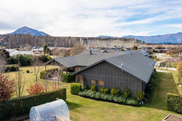 Photo of property in 9 Hikuwai Drive, Albert Town, Wanaka, 9305