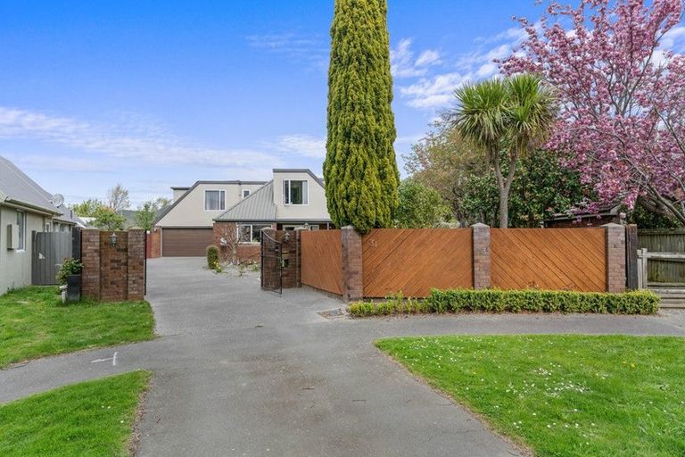 Photo of property in 31 Brockhall Lane, Avonhead, Christchurch, 8042