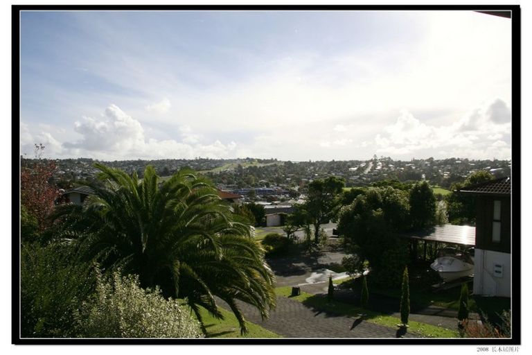 Photo of property in 15 Longwood Place, Forrest Hill, Auckland, 0620