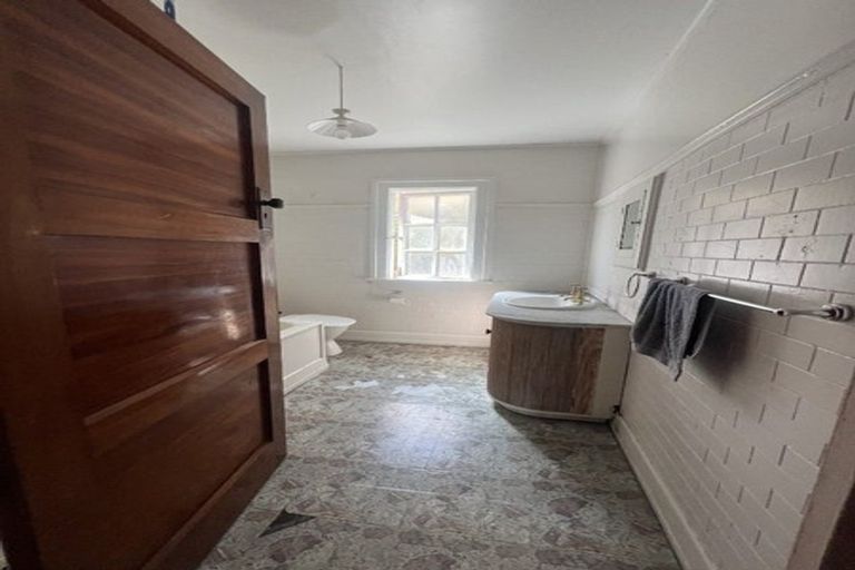 Photo of property in 64a Te Wharepouri Street, Berhampore, Wellington, 6023