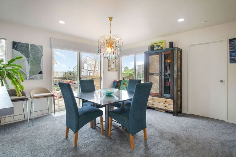 Photo of property in 14 Millen Place, Clarks Beach, 2122