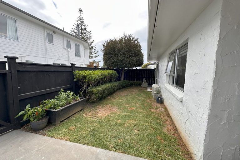 Photo of property in 1/10 Salem Place, Torbay, Auckland, 0630