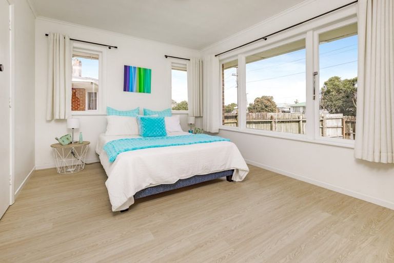 Photo of property in 22a Sutton Crescent, Papakura, 2110