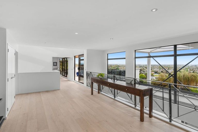 Photo of property in 35 Major Aitken Drive, Huntsbury, Christchurch, 8022