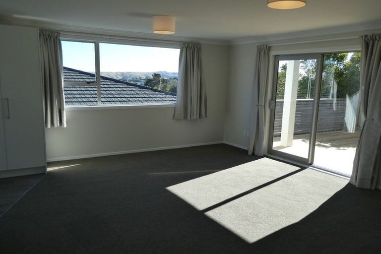 Photo of property in 20b Chetwode Grove, Newlands, Wellington, 6037