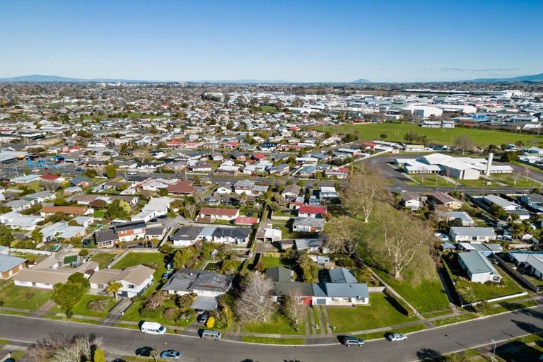 Photo of property in 21 Morrow Avenue, St Andrews, Hamilton, 3200