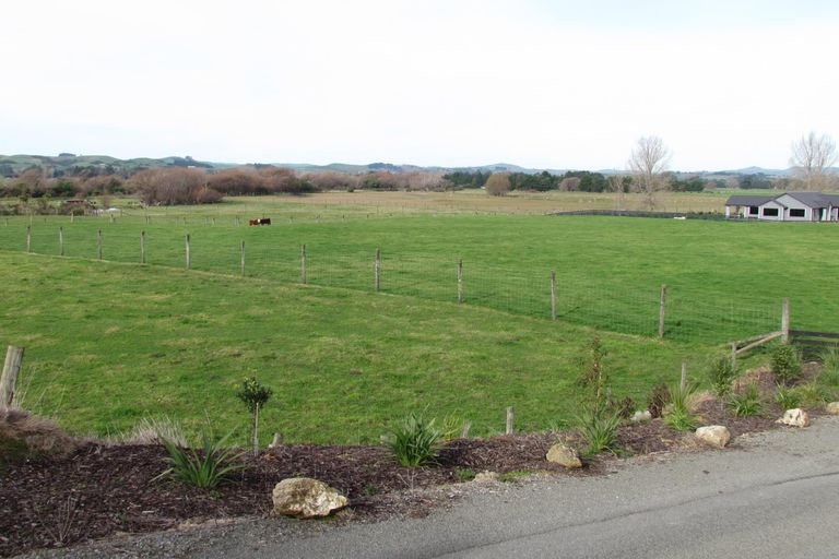 Photo of property in 64b Opaki Kaiparoro Road, Opaki, 5871