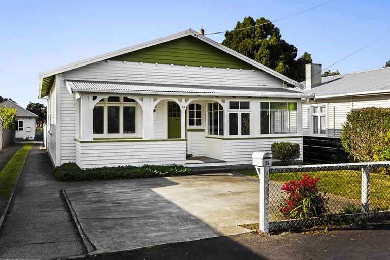 Photo of property in 25 Paynters Avenue, Strandon, New Plymouth, 4312