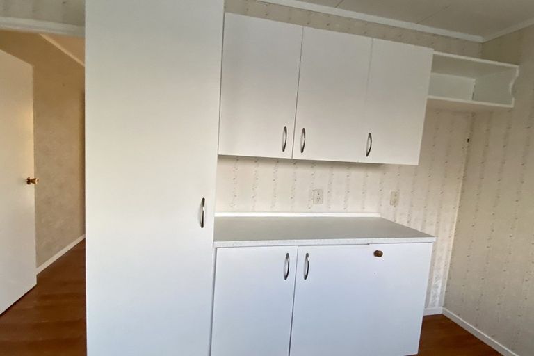 Photo of property in 20 Newland Grove, Henderson, Auckland, 0610