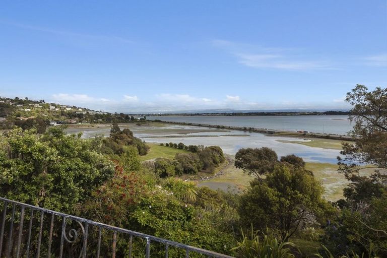 Photo of property in 15 Balmoral Lane, Redcliffs, Christchurch, 8081