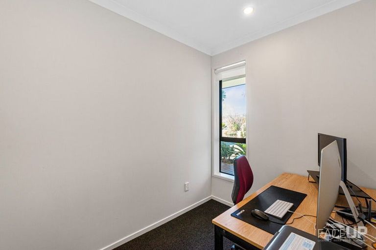 Photo of property in 13 Hobie Court, West Harbour, Auckland, 0618