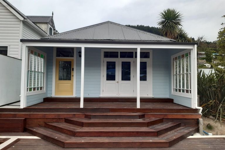 Photo of property in 70 Oxford Street, Lyttelton, 8082