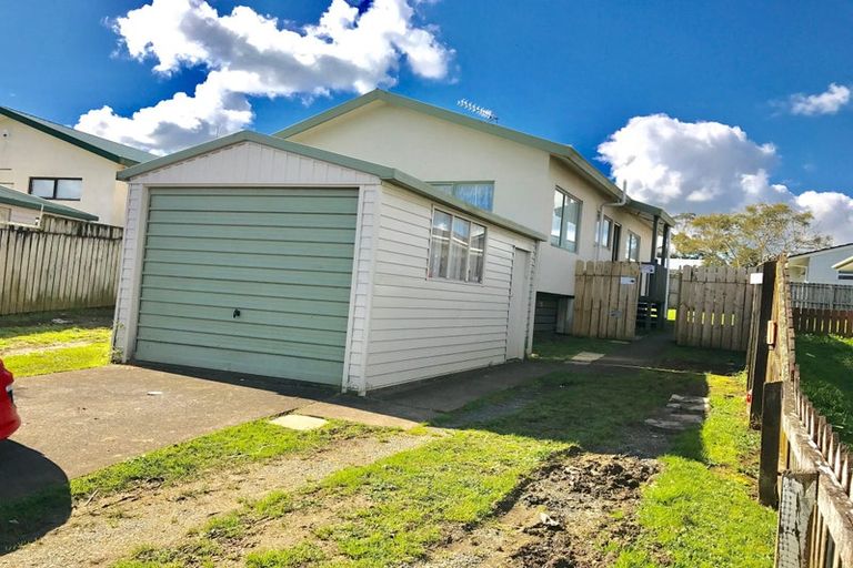 Photo of property in 16b Nerissa Place, Randwick Park, Auckland, 2105