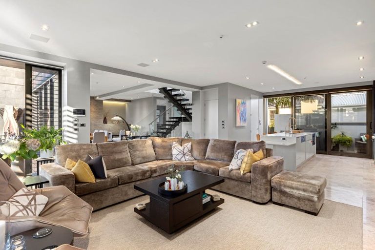 Photo of property in 2/415 Oceanbeach Road, Mount Maunganui, 3116