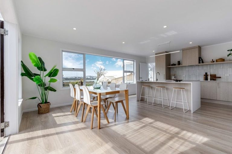 Photo of property in 49 Jaemont Avenue, Te Atatu South, Auckland, 0610