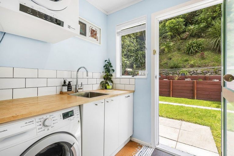 Photo of property in 1/40 Salford Street, Newlands, Wellington, 6037