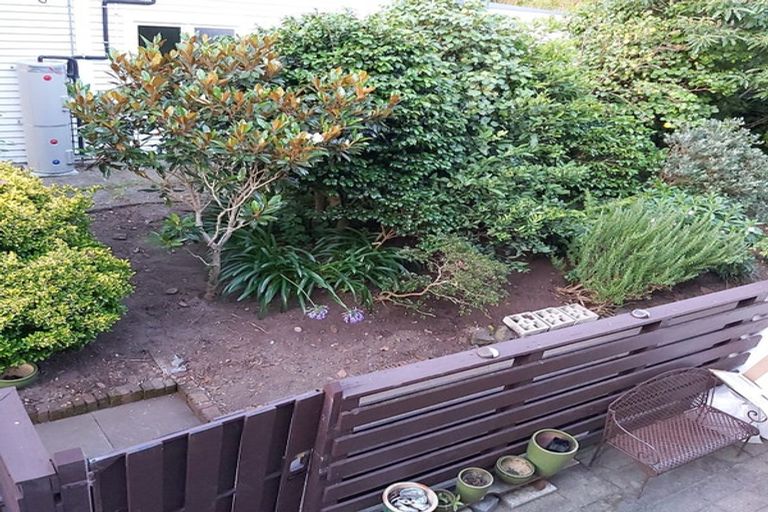 Photo of property in 2/249 Muritai Road, Eastbourne, Lower Hutt, 5013