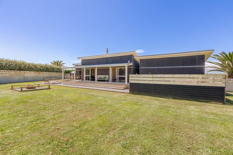 Photo of property in 77 Anglers Avenue, Warea, New Plymouth, 4381