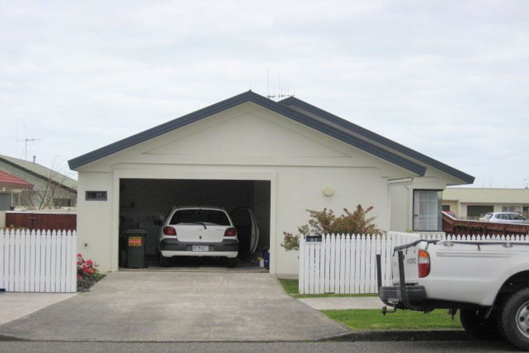 Photo of property in 93 Weraroa Road, Levin, 5510