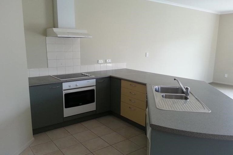 Photo of property in 11 Sunvista Avenue, Oteha, Auckland, 0632